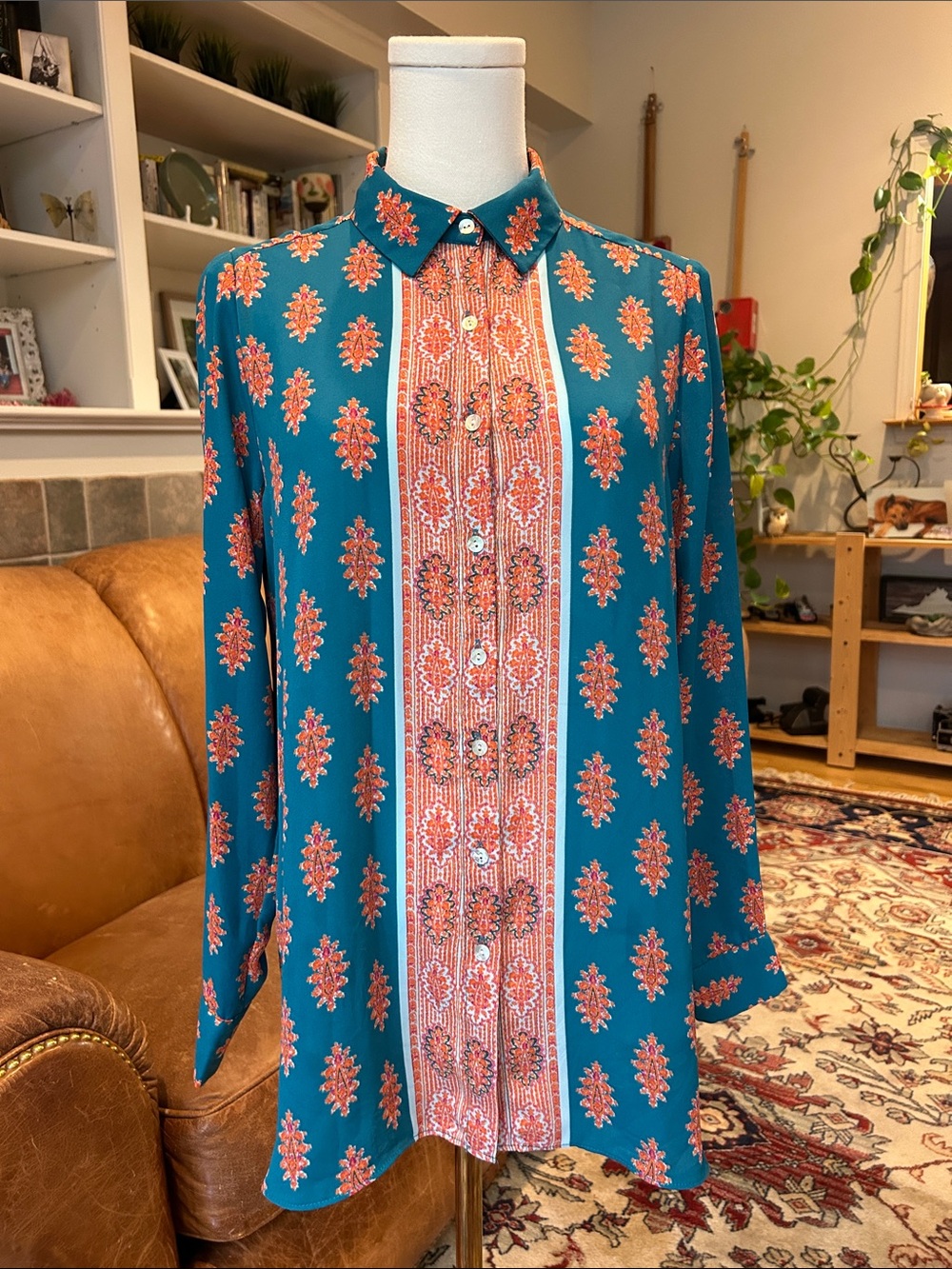 🌸3 FOR $20🌸 
Teal Floral Button-Up Shirt with Orange Print